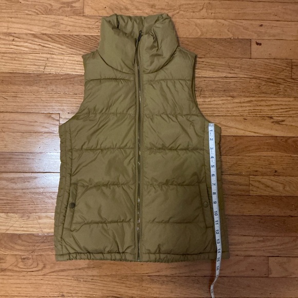 Old Navy - Women's Olive Green Puffer Vest - Picture 8 of 8